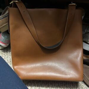 Women’s pocketbook
Barley used in good condition